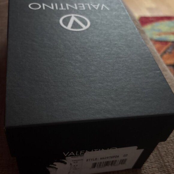 Brand New Valentino sz 6 Carrie Slide Sandals In Gold - Picture 4 of 5